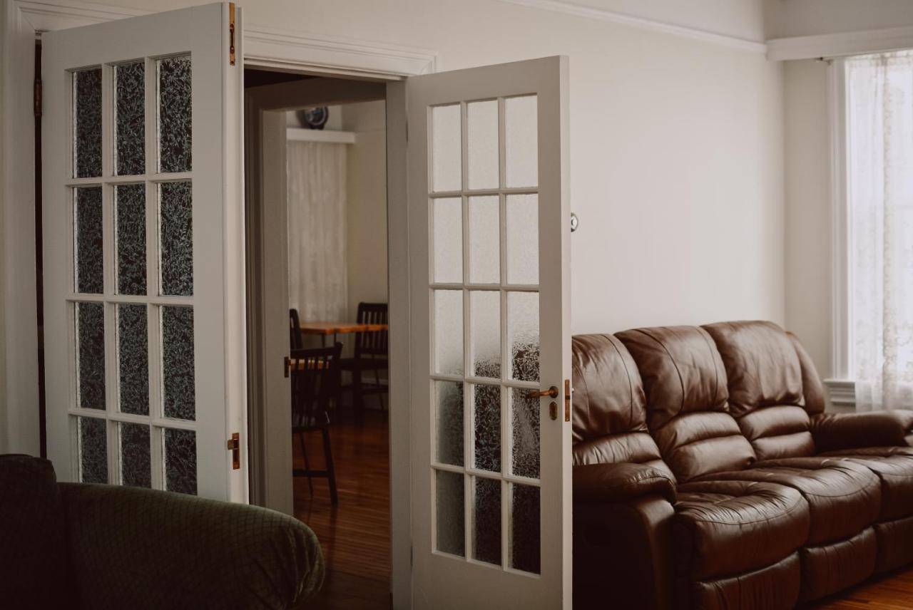 Hill Road Manor Bed & Breakfast แกรนด์ฟอลส์-วินด์เซอร์ ภายนอก รูปภาพ