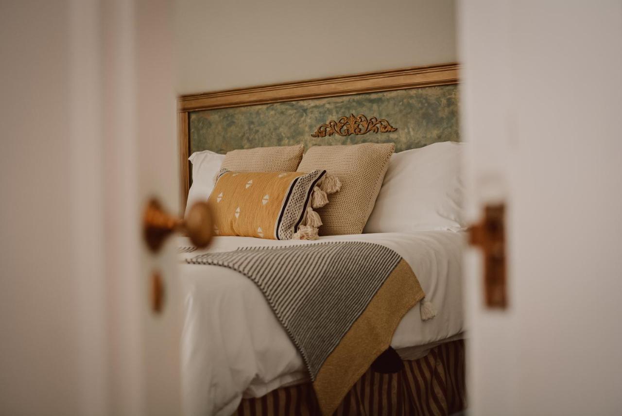 Hill Road Manor Bed & Breakfast แกรนด์ฟอลส์-วินด์เซอร์ ภายนอก รูปภาพ