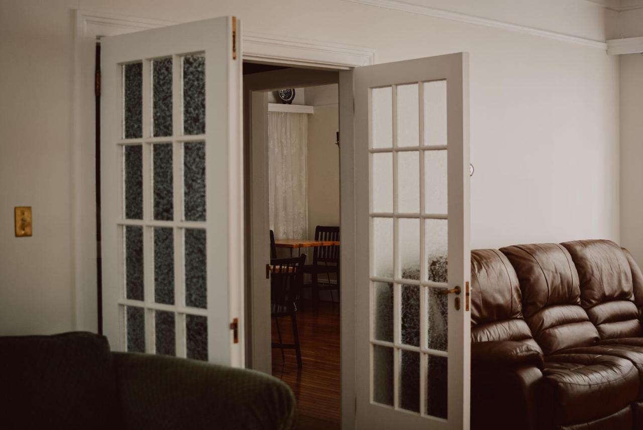 Hill Road Manor Bed & Breakfast แกรนด์ฟอลส์-วินด์เซอร์ ภายนอก รูปภาพ