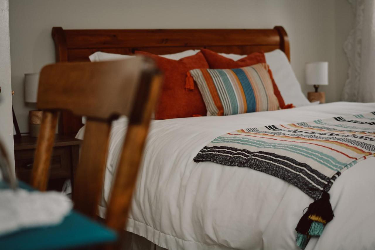 Hill Road Manor Bed & Breakfast แกรนด์ฟอลส์-วินด์เซอร์ ภายนอก รูปภาพ
