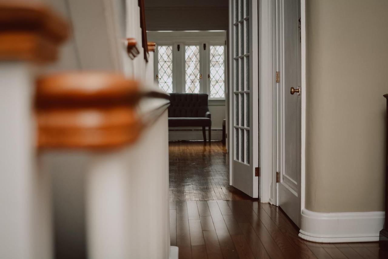 Hill Road Manor Bed & Breakfast แกรนด์ฟอลส์-วินด์เซอร์ ภายนอก รูปภาพ