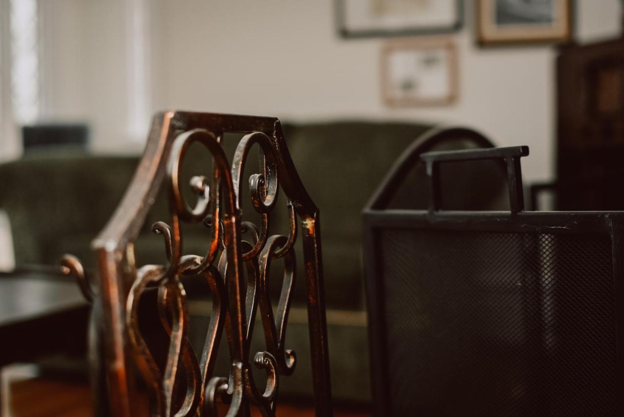 Hill Road Manor Bed & Breakfast แกรนด์ฟอลส์-วินด์เซอร์ ภายนอก รูปภาพ