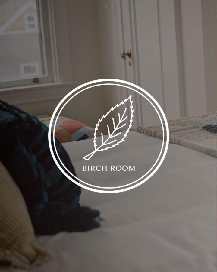 Hill Road Manor Bed & Breakfast แกรนด์ฟอลส์-วินด์เซอร์ ภายนอก รูปภาพ