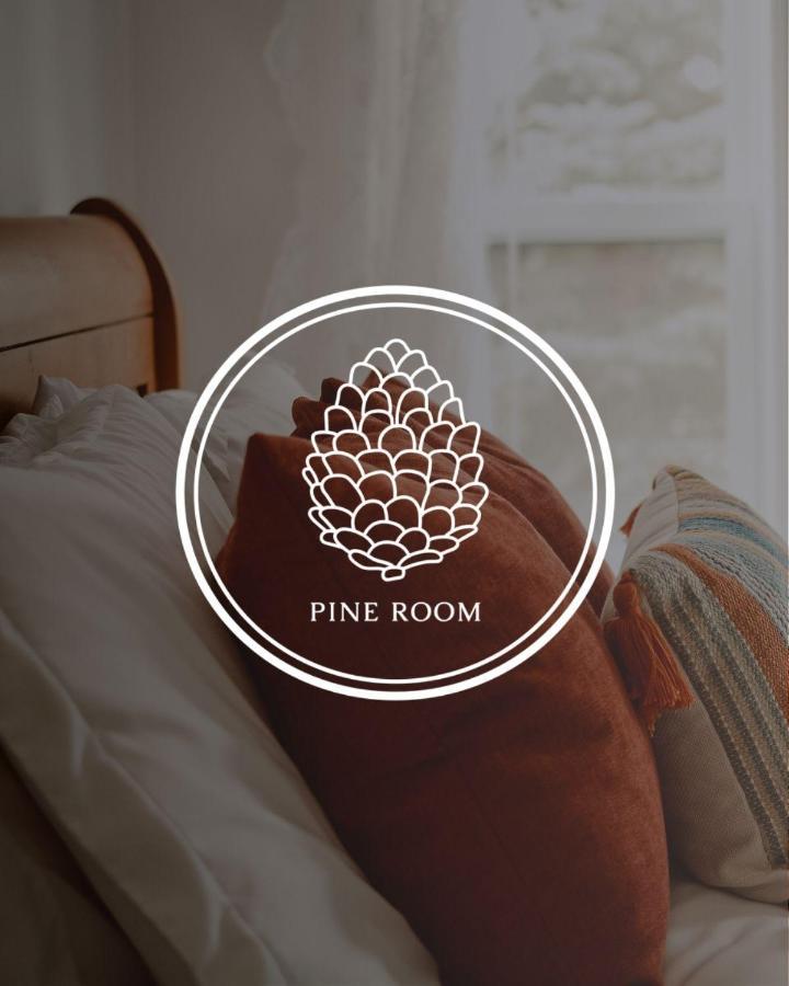Hill Road Manor Bed & Breakfast แกรนด์ฟอลส์-วินด์เซอร์ ภายนอก รูปภาพ