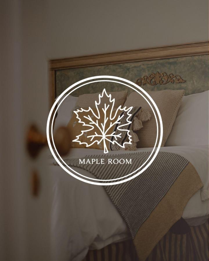 Hill Road Manor Bed & Breakfast แกรนด์ฟอลส์-วินด์เซอร์ ภายนอก รูปภาพ
